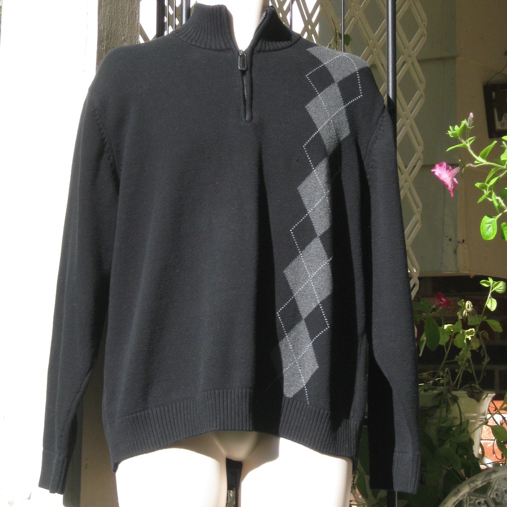 OSCAR DE LA RENTA MEN'S BLACK/GRAY ARGYLE SWEATER